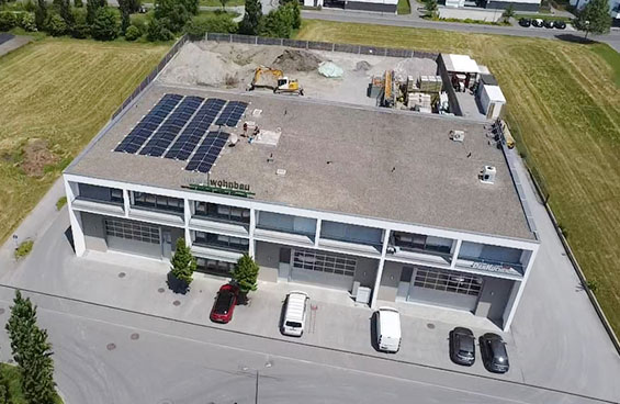Photovoltaikanlage auf dem Dach von MAYOKA installiert
